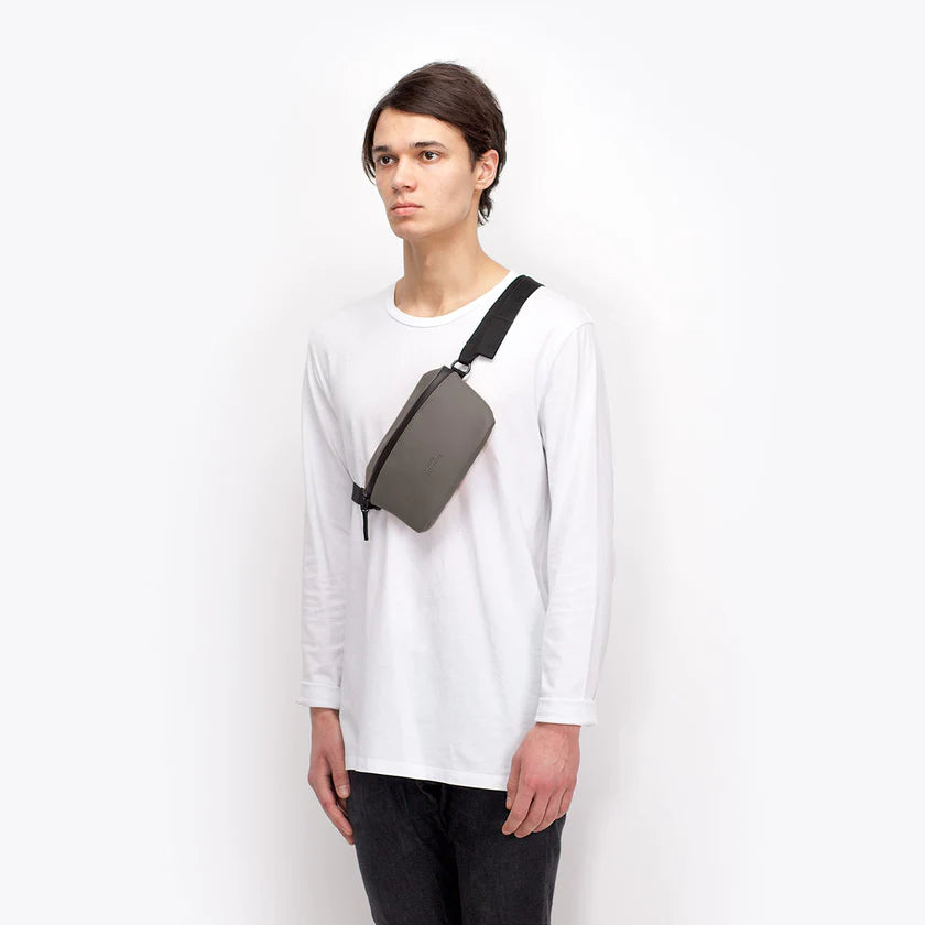 Jona(ヨナ) Bag / Lotus - Dark Grey
