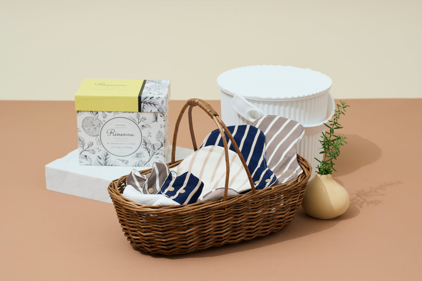 Rinenna / 布ナプキン。ムレずに軽やかなつけ心地