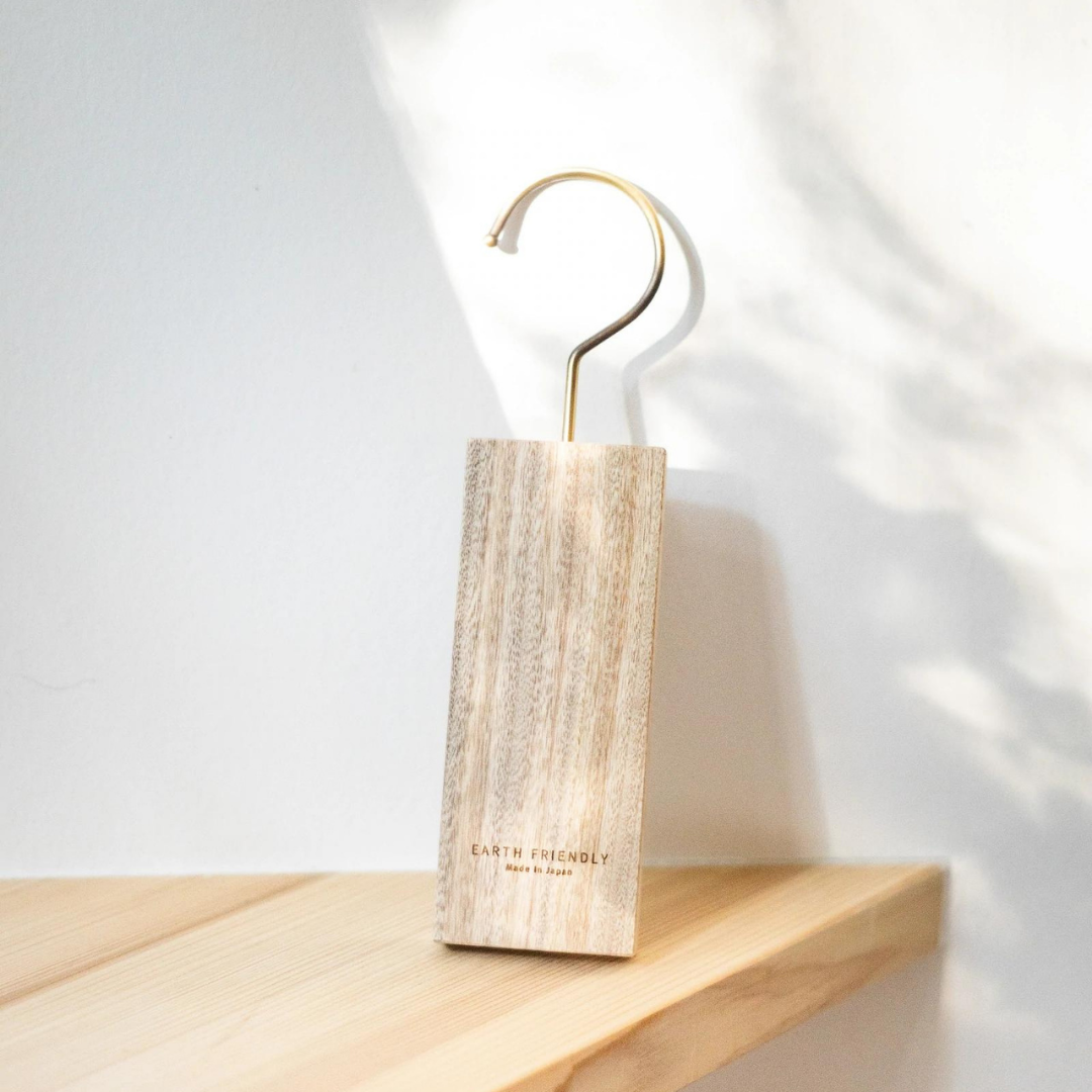 国産クスノキの防虫ハンガー - エシカルな暮らしオンラインストア
