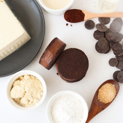 生チョコサンドクッキー（4個入り）