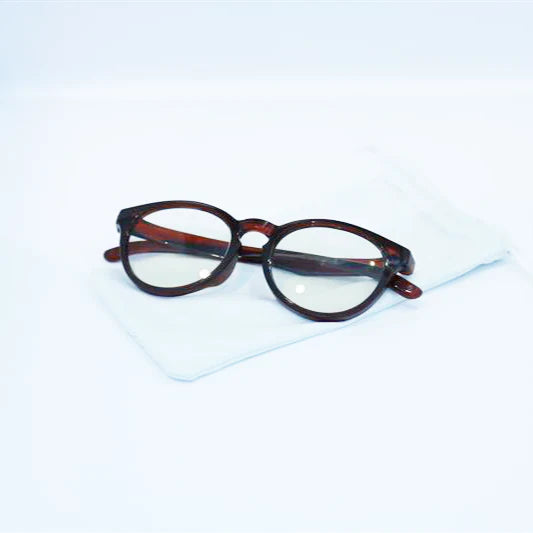 サステナブルなリーディングルーペ（眼鏡型拡大鏡）