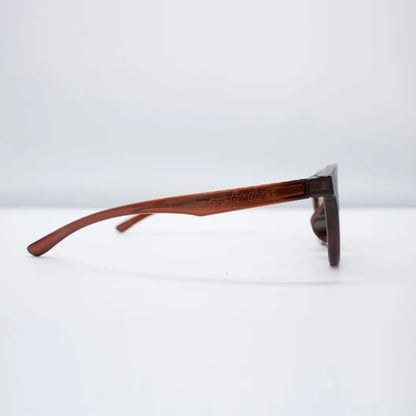サステナブルなサングラス　ライトブラウンレンズ