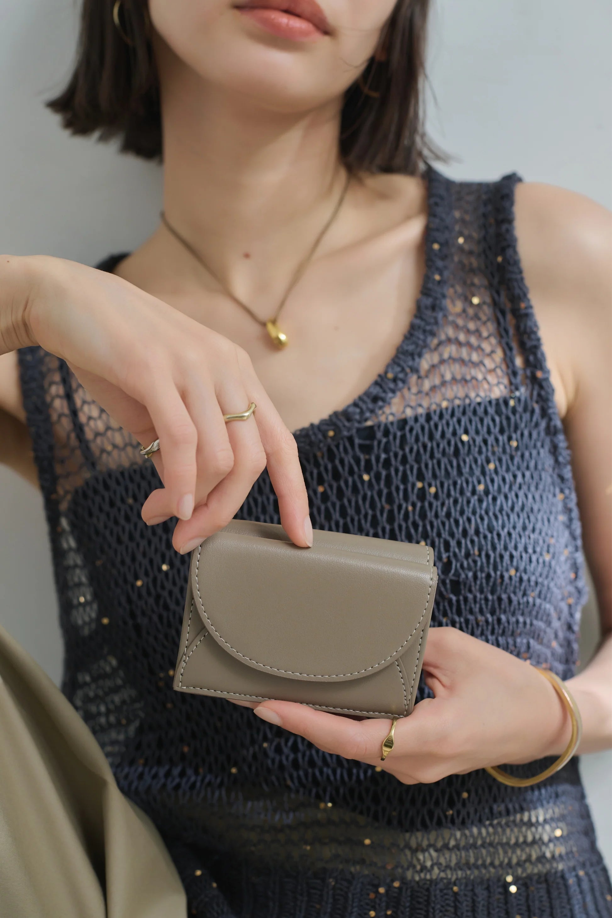 LOVST TOKYO Apple Half-moon Wallet グレージュ アップルレザー製コンパクトウォレット財布 「Apple Half-moon Wallet