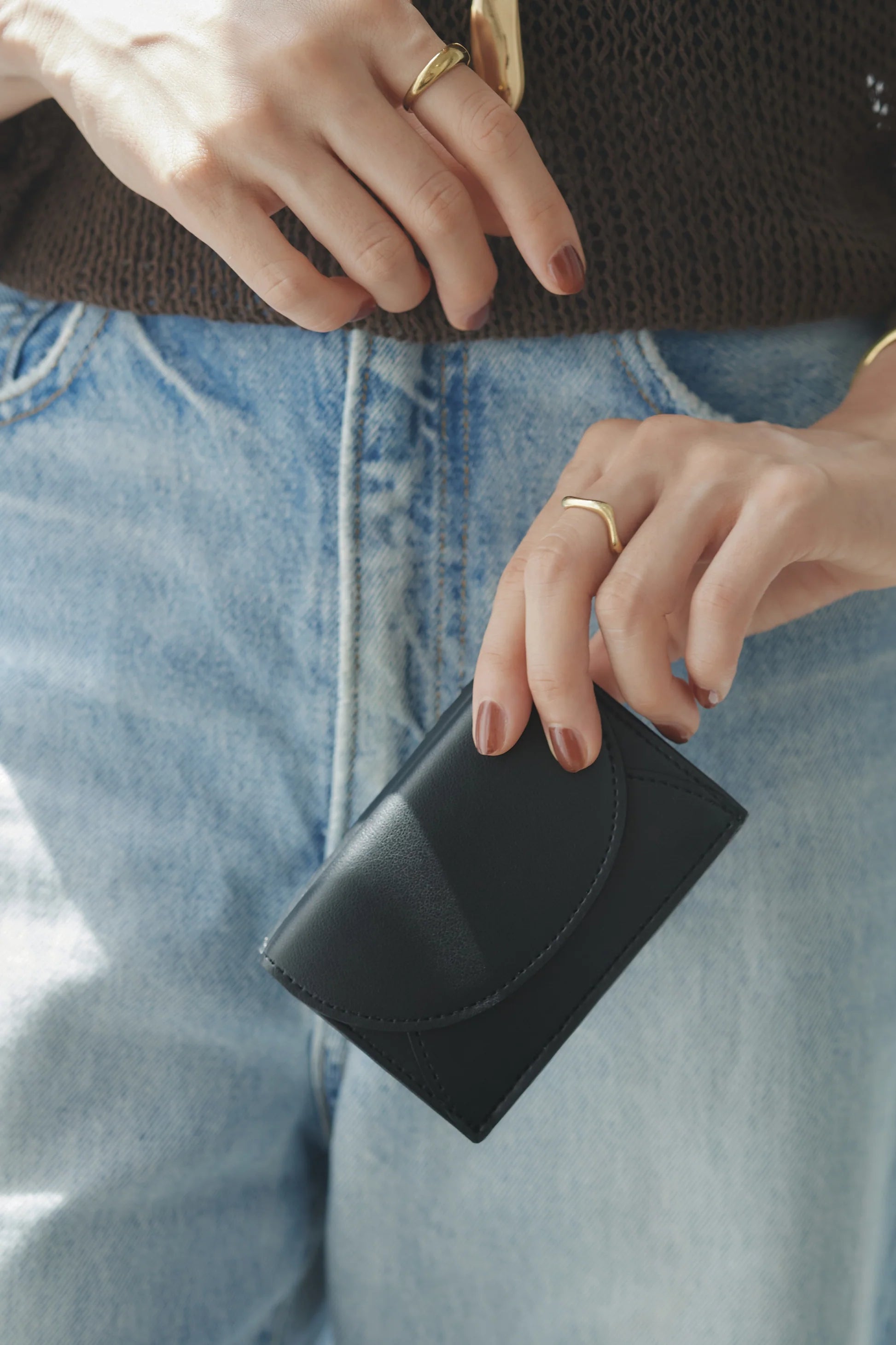 LOVST TOKYO Apple Half-moon Wallet グレージュ アップルレザー製コンパクトウォレット財布 「Apple Half-moon Wallet