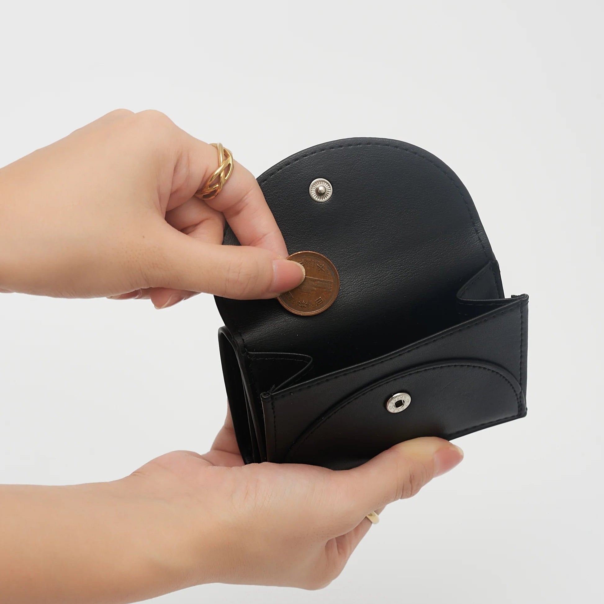Apple Half-moon Wallet - LOVST TOKYO｜ethikura by エシカルな暮らし