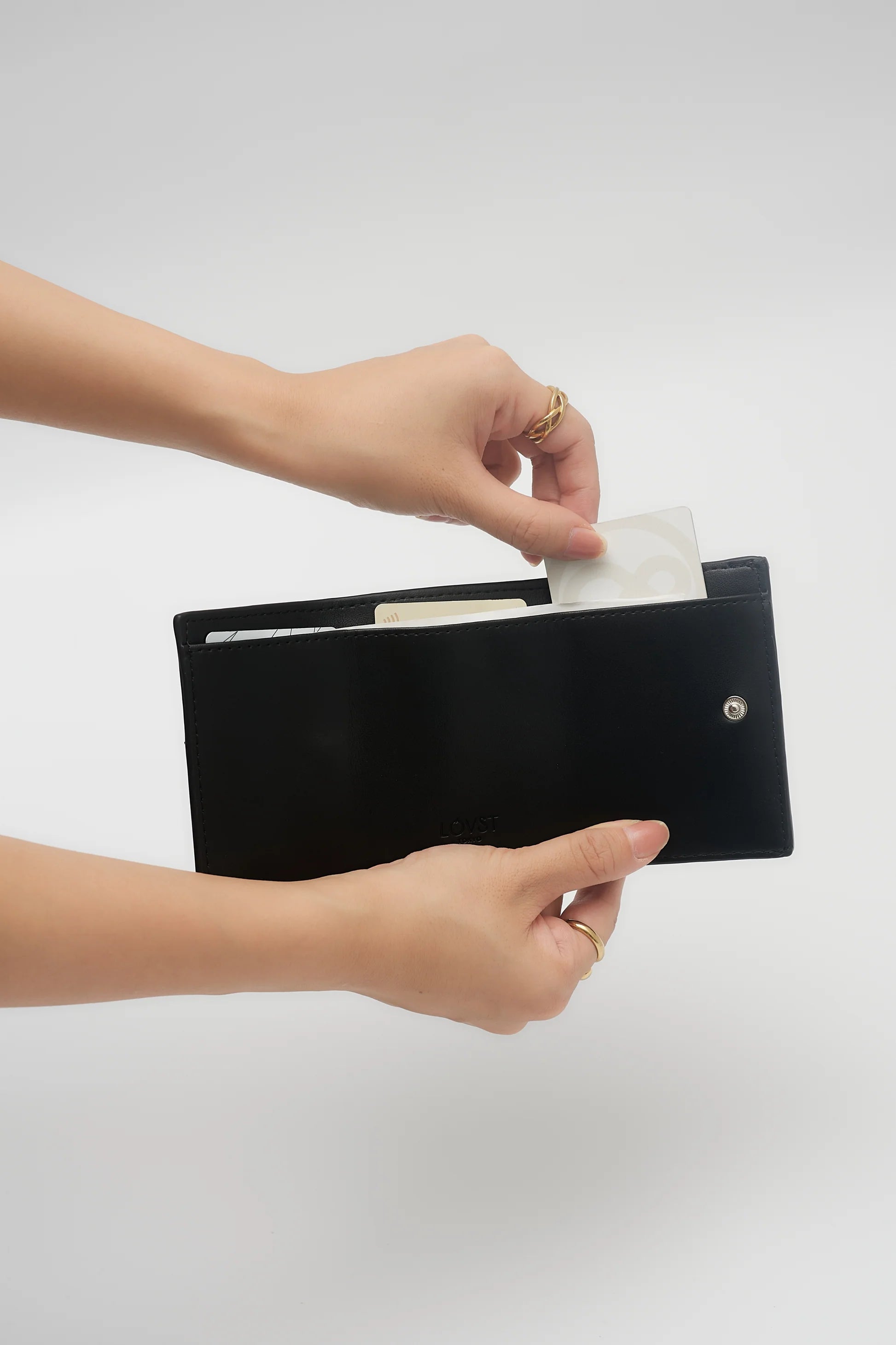 Apple Half-moon Wallet - LOVST TOKYO｜ethikura by エシカルな暮らし