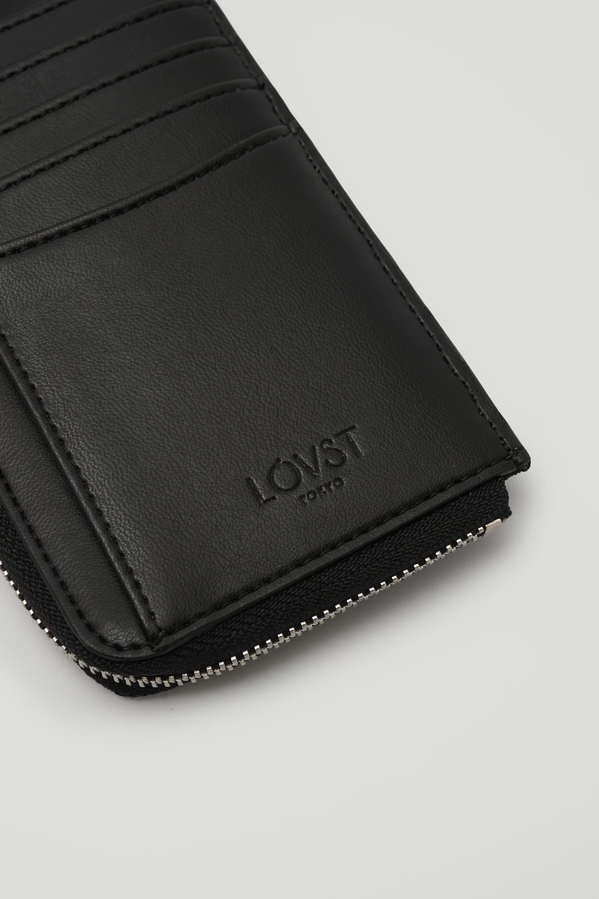 【未使用品】LOVST TOKYO♡Apple Muiti Walletブラック 未使用品】LOVST TOKYO♡Apple Muiti Walletブラックの通販 by チョロ