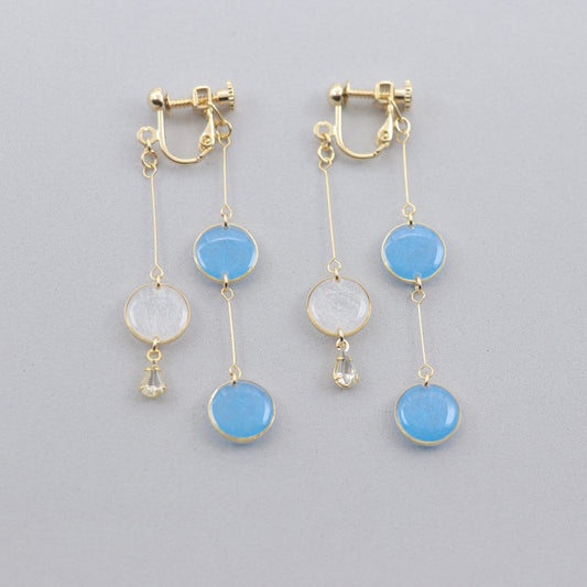 前後で揺れる水玉＊美濃和紙のイヤリング / ピアス　水色×白
